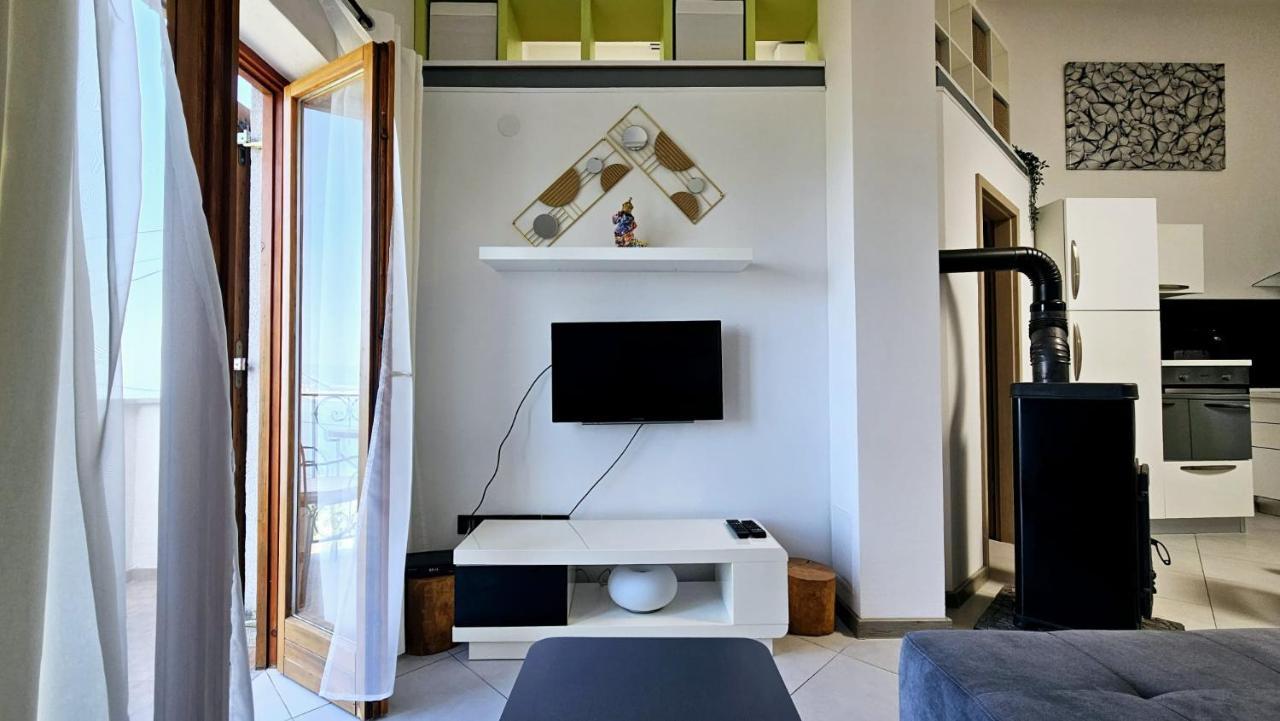 Appartement Apartman Tera à Dobreć Extérieur photo