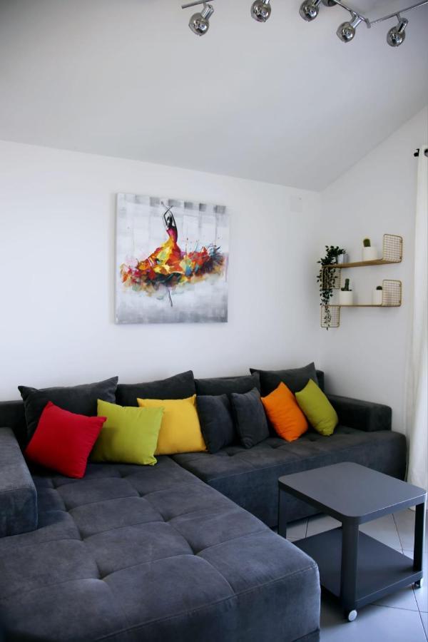 Appartement Apartman Tera à Dobreć Extérieur photo