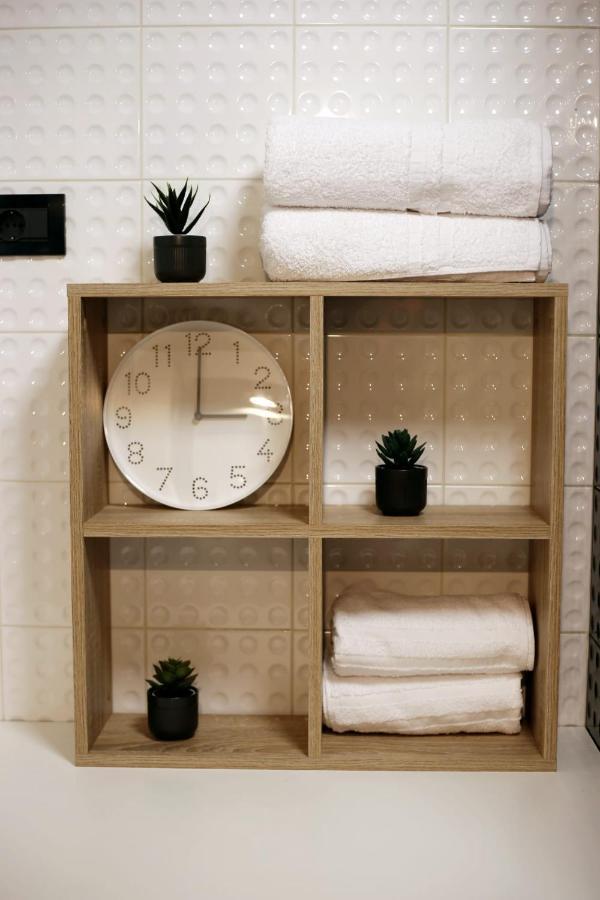 Appartement Apartman Tera à Dobreć Extérieur photo