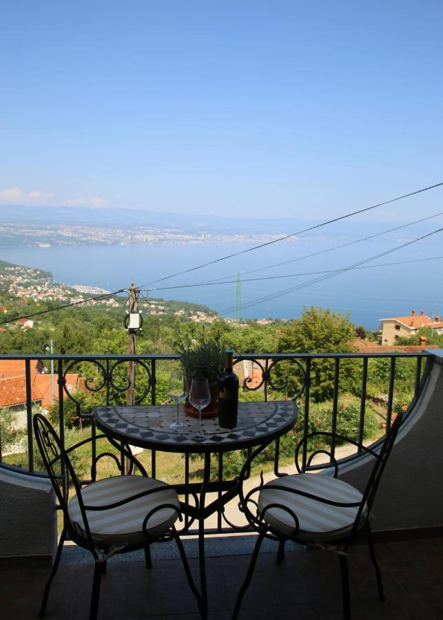 Appartement Apartman Tera à Dobreć Extérieur photo