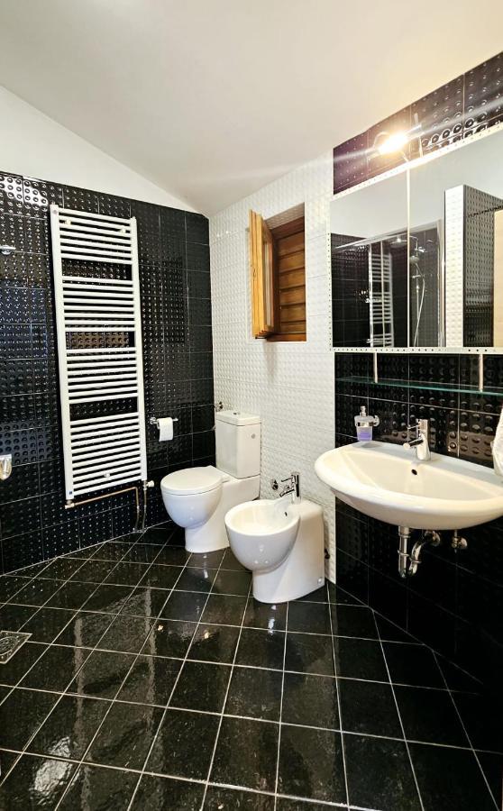 Appartement Apartman Tera à Dobreć Extérieur photo