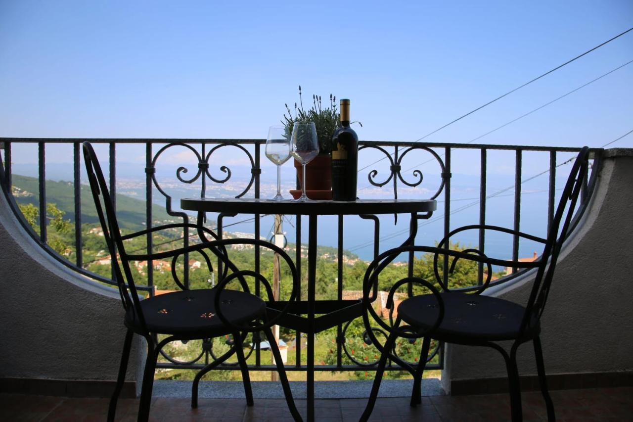 Appartement Apartman Tera à Dobreć Extérieur photo