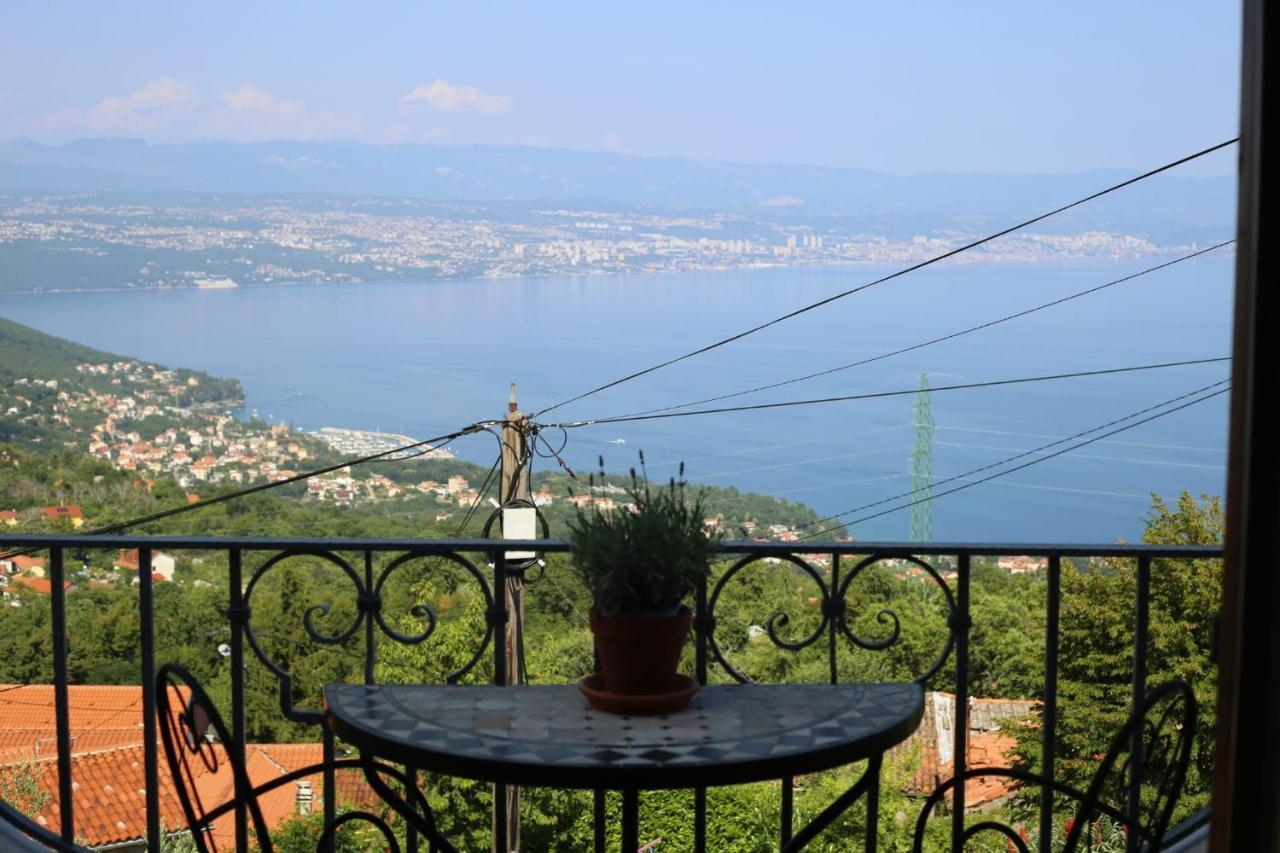 Appartement Apartman Tera à Dobreć Extérieur photo